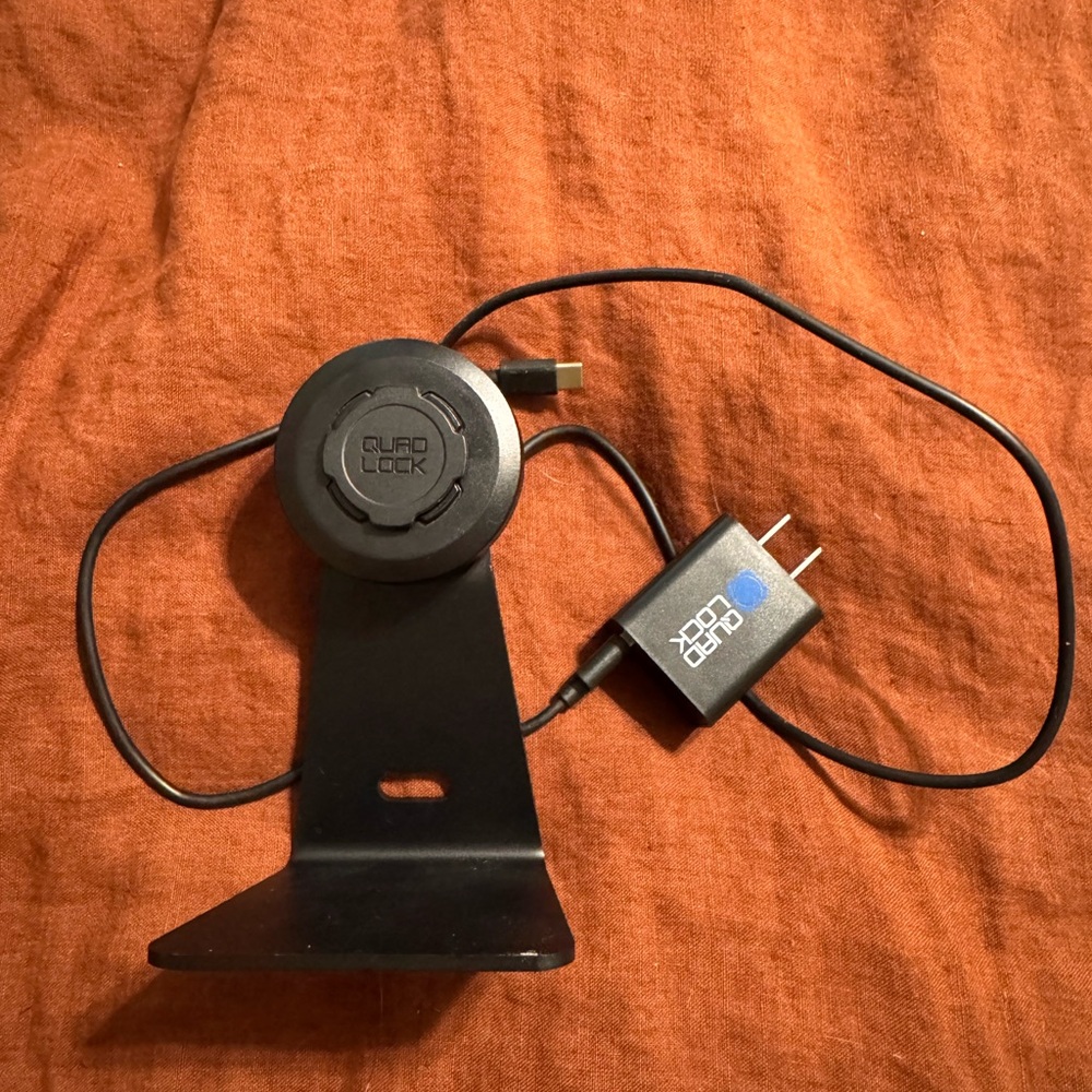QuadLock charging stand